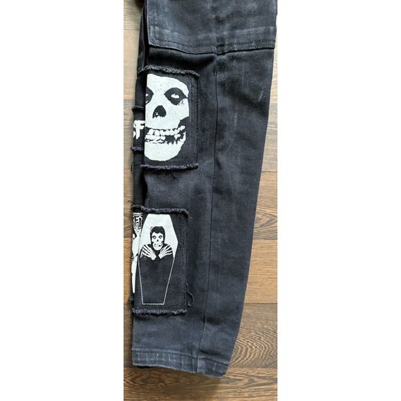 NEW Hot Topic Misfits x Social Collision Jeans - 34x32- Black Patch Grunge Punk - Picture 4 of 16